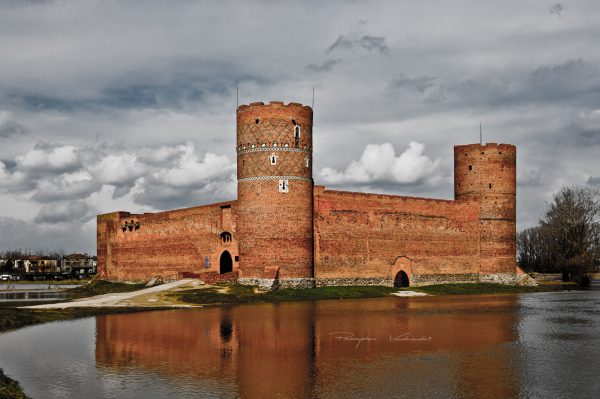 Zamek Książąt Mazowieckich podczas roztopow fotograf Ciechanow Przemyslaw Kuzniewski